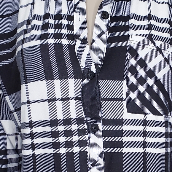 Plaid, 3/4 sleeve top. - Picture 8 of 10